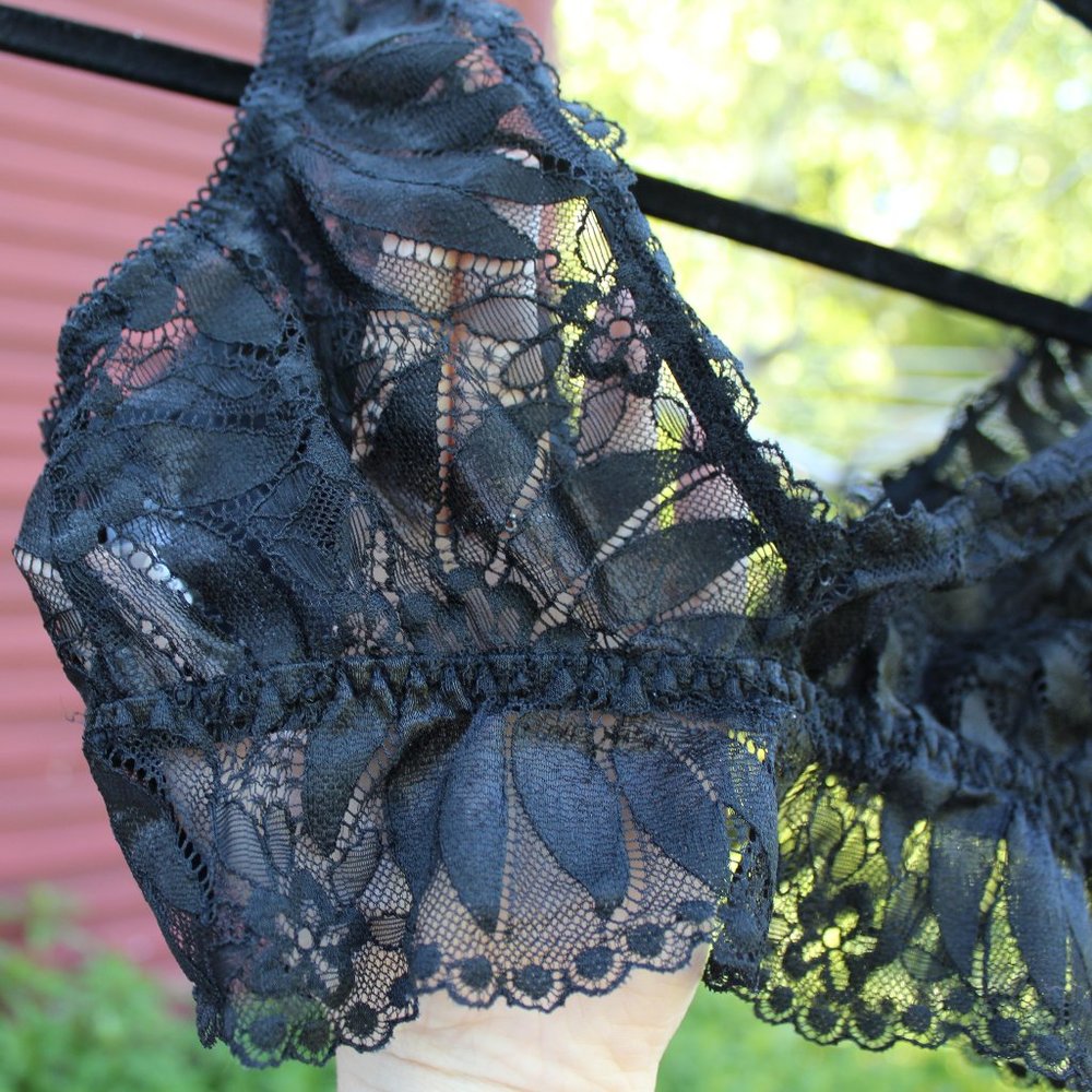 Aerie Black Lace Botanical Floral V Cut Bralette - Picture 4 of 7